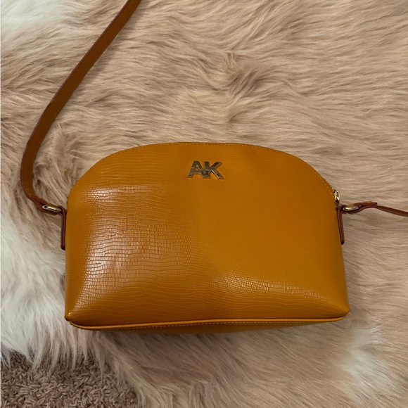 Yellow bag - Picture 2 of 5